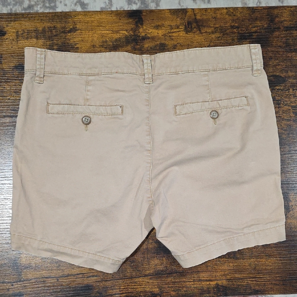 Khakis By GAP gielfriend 5 Inch Khaki Shirts Size 2 (26 Waist)